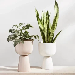 Kukkaruukut-IITTALA Ruukku jalallinen S korkea Beige