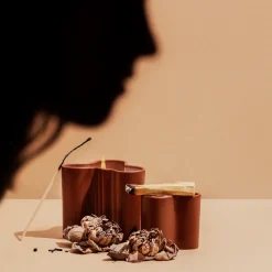 Alvar Aalto -Kokoelma|Kynttilät-IITTALA Tuoksukynttilä 11cm tuli